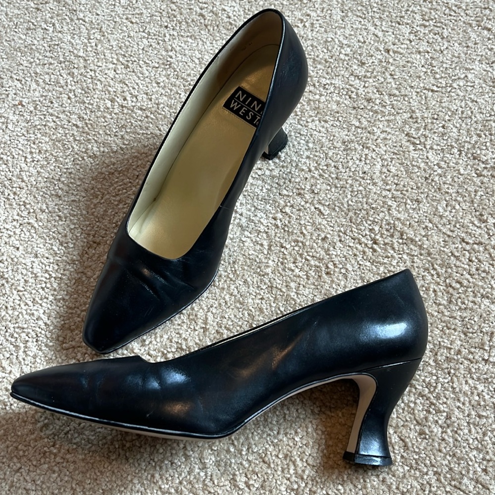 Nine West black leather heel - size 9 1/2